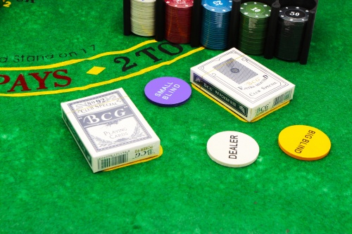 Набор для покера из 200 фишек в жестяной коробке + карты и сукно арт.CPPS200ZB фото 4