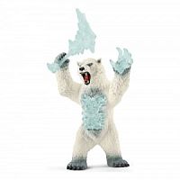 Снежный медведь с оружием