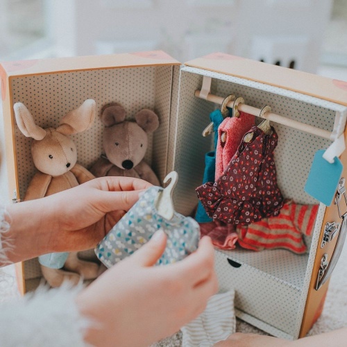 Чемоданчик - гардероб Moulin Roty с мягкими игрушками фото 7
