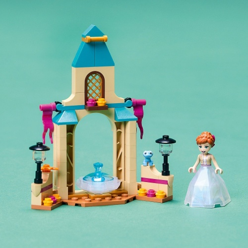 LEGO. Конструктор 43198 "Disney Princess Anna's Castle Courtyard" (Двор замка Анны) фото 4